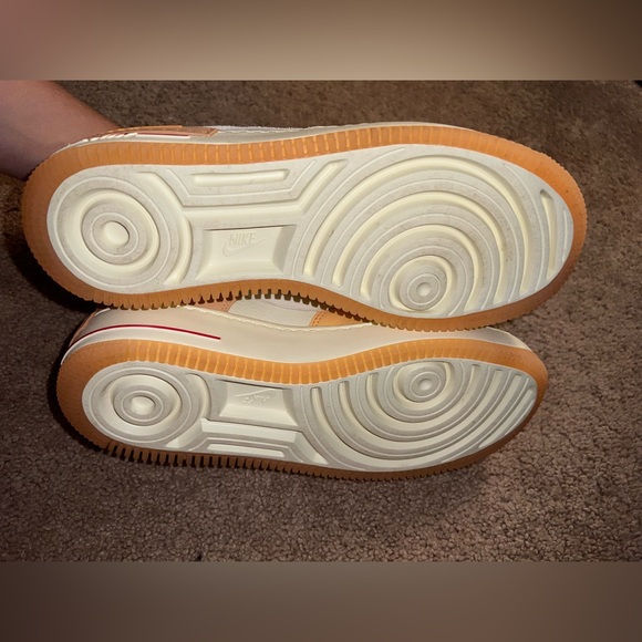 WOMEN ORANGE NIKE AIR FORCE 1 - Picture 2 of 5